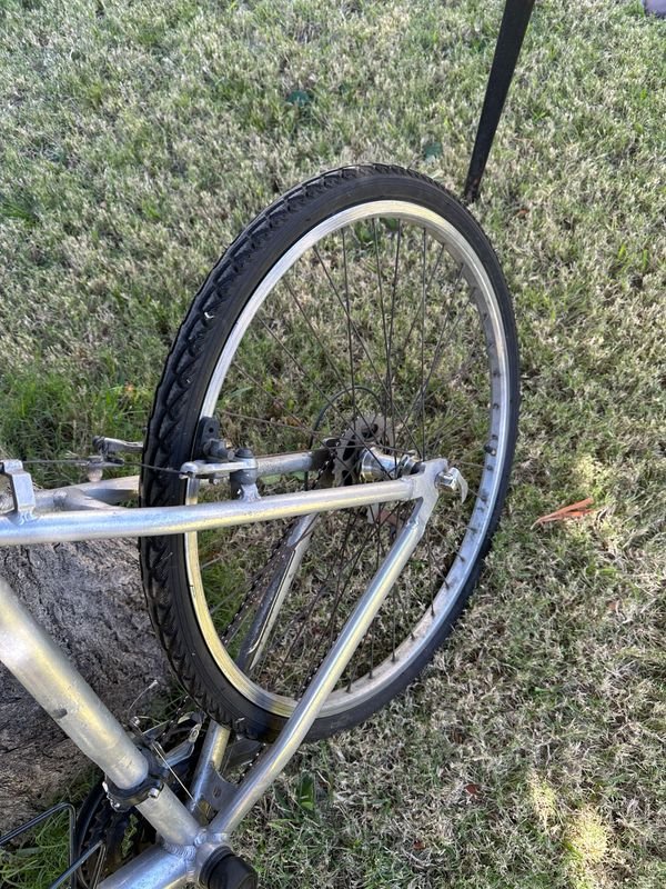 Bicicleta de Aluminio con Componentes Shimano en Buen Estado - imagen 5