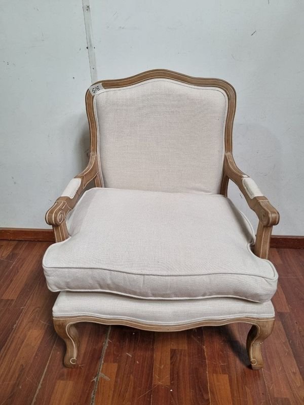 Sillón Estilo Luis XV Madera Clara Tapizado Natural