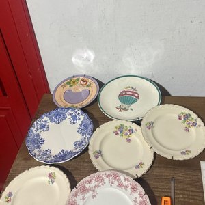 Lote siguiente: Set de 5 Platos Decorativos Ingleses y Belgas con Diseños Florales