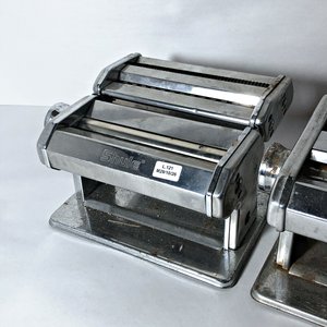 Dos Máquinas Fabricadoras de Pasta Metálicas - imagen 2