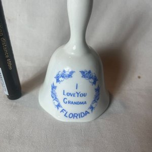 Lote siguiente: Campana de Loza "I Love You Grandma Florida"