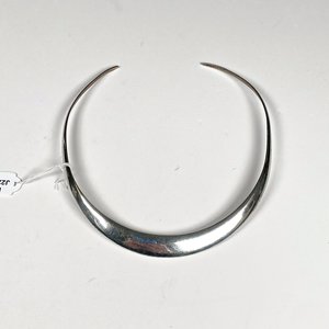Gargantilla Rígida de Plata Estilo Moderno - imagen 2