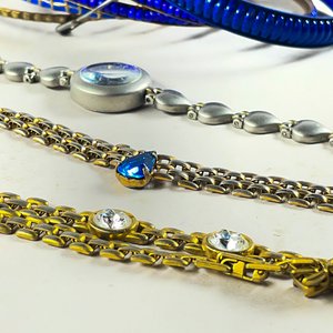 Lote de 11 Piezas: Relojes de Pulsera y Pulseras Variadas - imagen 3