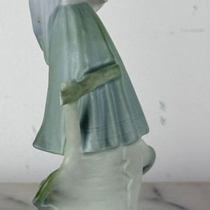 Figura Antigua de Porcelana Niña con Pañuelo - Gebruder Heubach - imagen 4