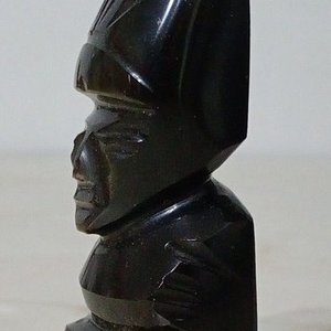 Figura Maya o Azteca Tallada a Mano en Obsidiana Negra - imagen 2