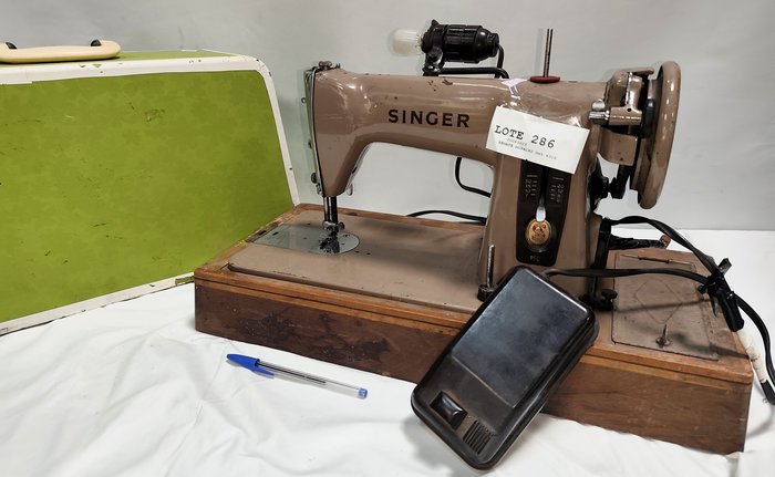 Máquina de Coser Eléctrica Singer Clásica Metálica con Accesorios y Bobina
