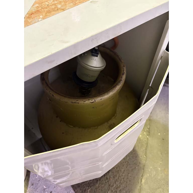 Estufa a supergas con válvula y garrafa 13 Kg. - imagen 2