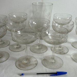 Lote anterior: Juego de 12 Copas de Cristal Tallado y Florero