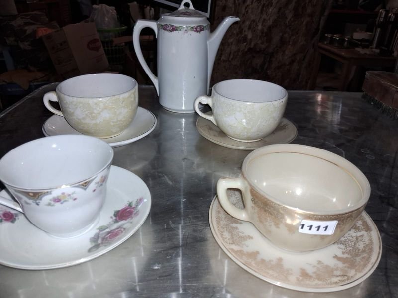 Lote anterior: Lote de tazas de té y tetera en porcelana