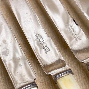 Estuche con Juego de Cubiertos para Postre Maple & Co, Mangos de Nácar - imagen 6