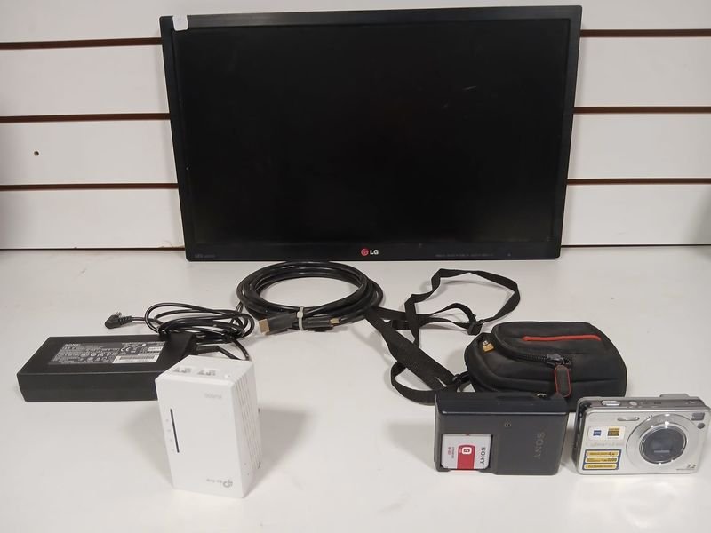 Monitor LG, Cámara Sony Cyber-shot y Repetidor TP-Link