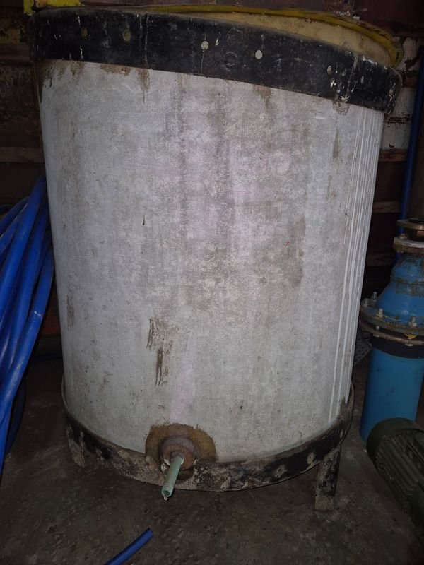 TANQUE DE FIBROCEMENTO CON BASE DE HIERRO Y TAPA SUPERIOR - imagen 4