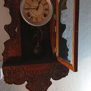 Reloj de Pared Americano con Caja de Roble Tallada y Péndulo - imagen 1