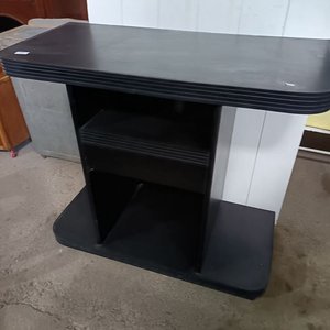 Lote anterior: Rack de TV Negro con Estantes y Cajón