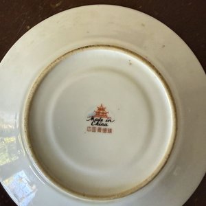 Lote de 12 Platos Surtidos de Porcelana con Diseños Florales y Paisajes - imagen 8