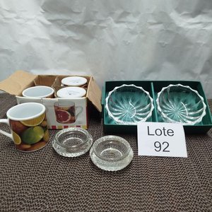 Lote siguiente: Set de Vajilla: 4 Tazas de Café Espresso y 2 Dulceras de Cristal Micas