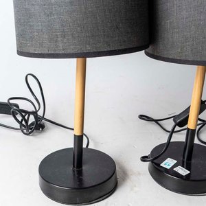 Par de Lámparas de Sobremesa Madera y Metal con Pantallas Grises - imagen 2