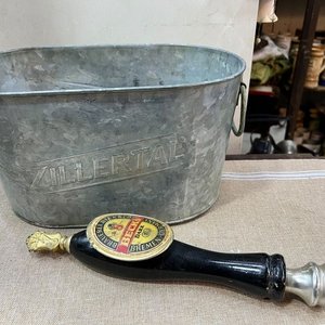 Lote siguiente: Conjunto Cervecero Beck's: Balde Galvanizado y Tirador de Cerveza