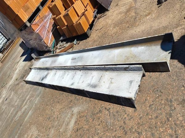 Dos Vigas Metálicas de Construcción