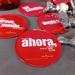 Hielera Johnnie Walker Roja con 4 Canillas y Posavasos - imagen 5