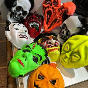 Lote siguiente: Lote de Máscaras de Halloween Variadas