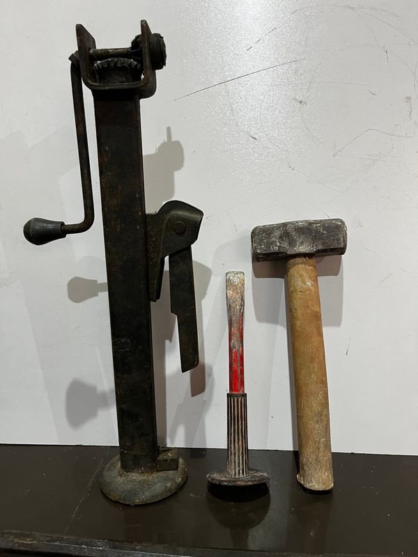 Colección de juguetes y herramientas viejos - imagen 2