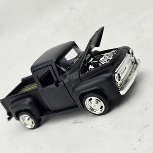 Lote siguiente: Camioneta Ford F-100 Negra a Escala