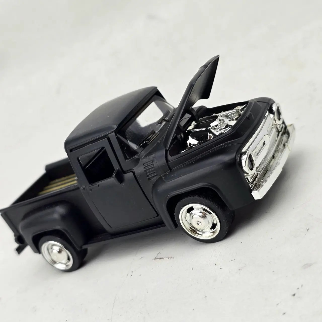 Camioneta Ford F-100 Negra a Escala