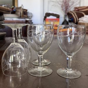 Set de 5 Copas de Cristal con Grabado de Ramas y Hojas - imagen 3