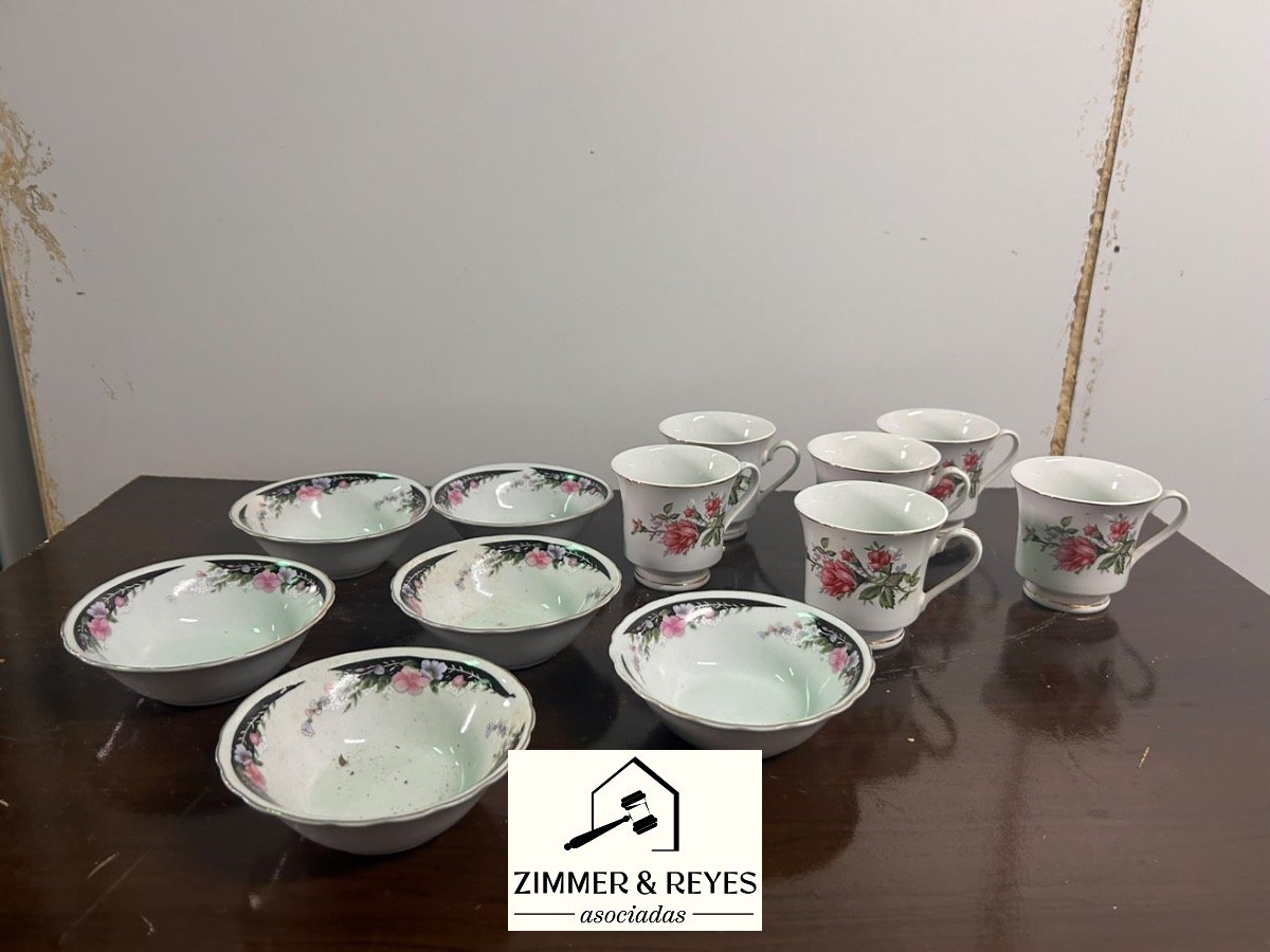 Juego de Tazas y Pocillos con Diseño Floral