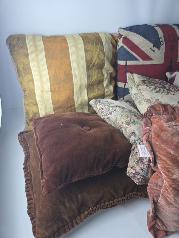 Gran lote de almohadones y cojines de excelente calidad - imagen 2
