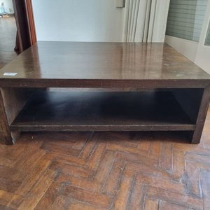 Lote siguiente: Mesa Ratona Diseño Minimalista con Estante Inferior