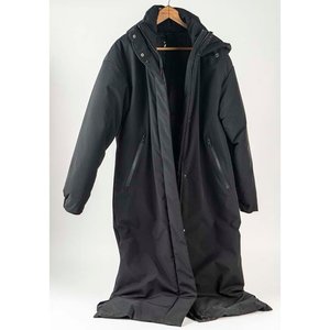 Lote siguiente: Tapado Negro Largo con Capucha Zara Talle S