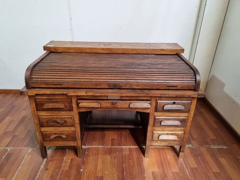Escritorio Antiguo Americano de Madera con Alzada y Cortina