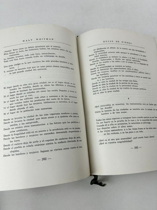 Libro de Walt Whitman - Hojas de Hierba por Francisco Alexander - 1953 Quito - imagen 3