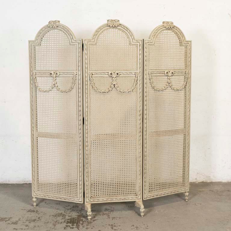 Biombo Luis XVI Tallado y Esterillado, Tres Hojas, Laqueado Blanco
