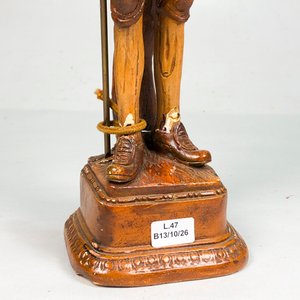 Figura de Caballero en Madera Tallada con Escudo y Espada - 45 cm - imagen 4