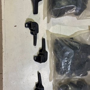 Manijas de Puerta de Plástico Negro - imagen 2