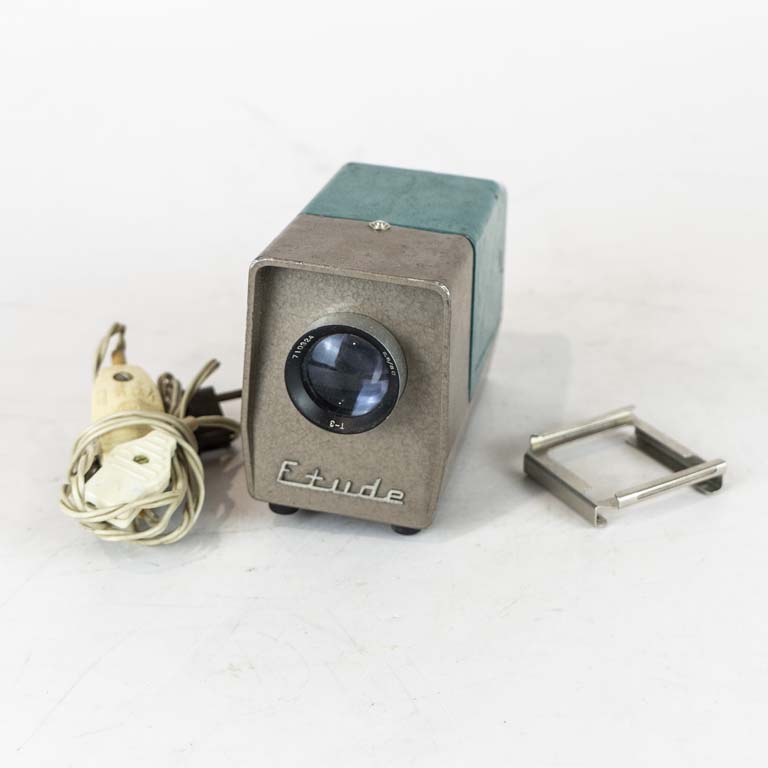 Lote anterior: Proyector Etude puede tener faltantes (no se probó se vende a la vista) - Medidas: 15cm 