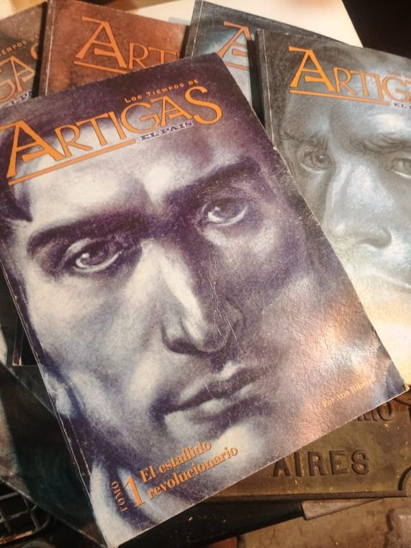 Colección de libros sobre Artigas en excelente condición - imagen 3