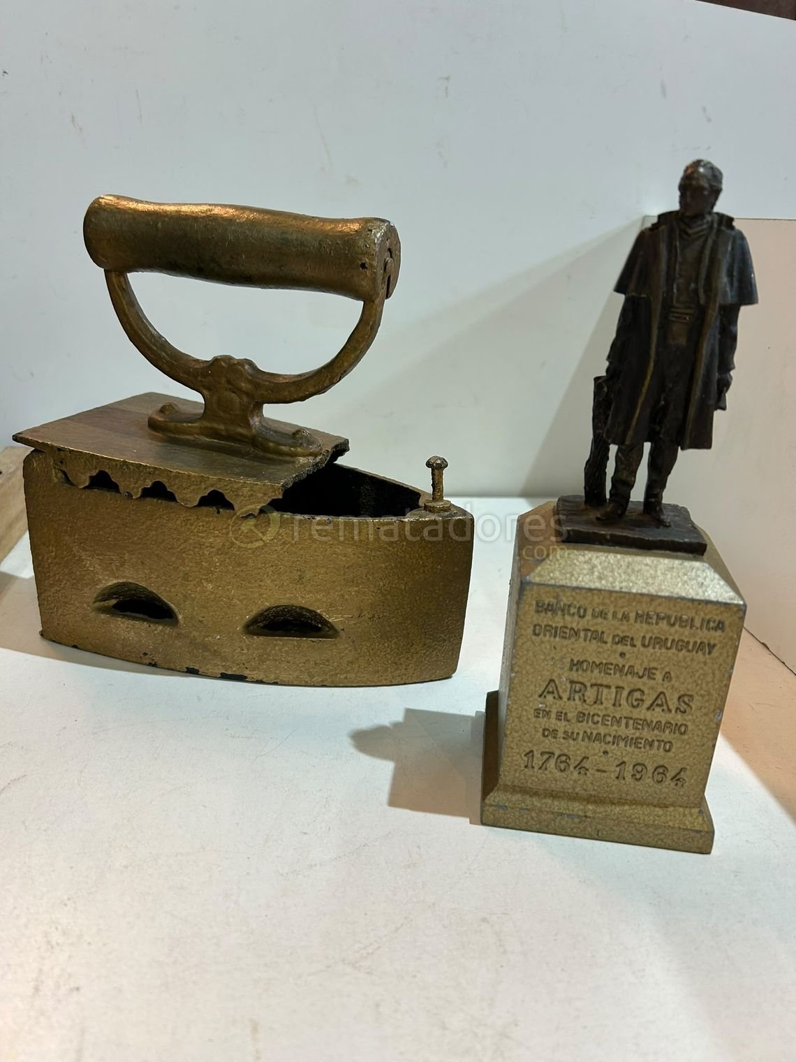 Plancha Antigua de Bronce y Figura Homenaje a Artigas