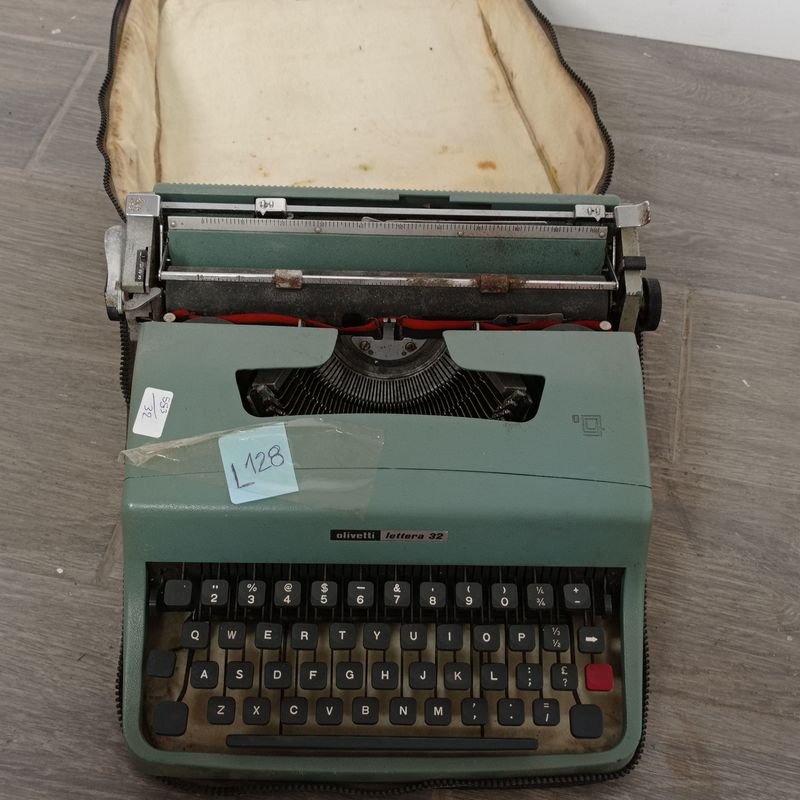 Maquina de escribir portátil Olivetti con estuche - imagen 3