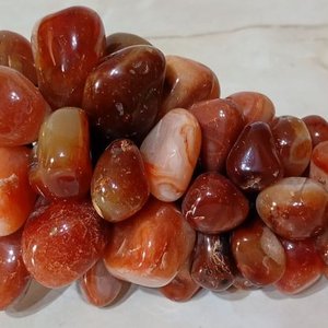 Racimo de Uvas Decorativo en Ágata Cornalina Pulida - imagen 2