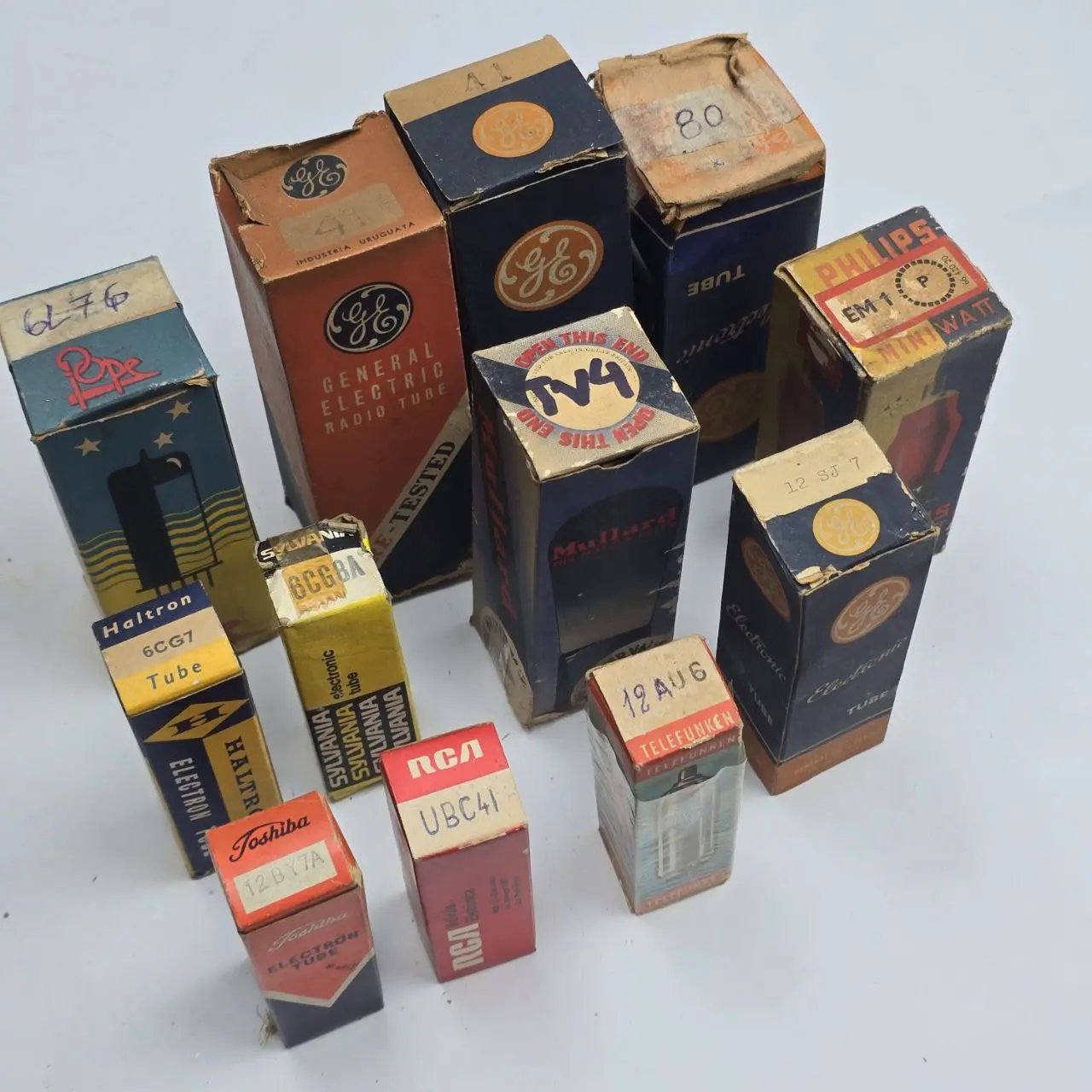 Item lote-23-valvulas-varias-x12 - Image 0