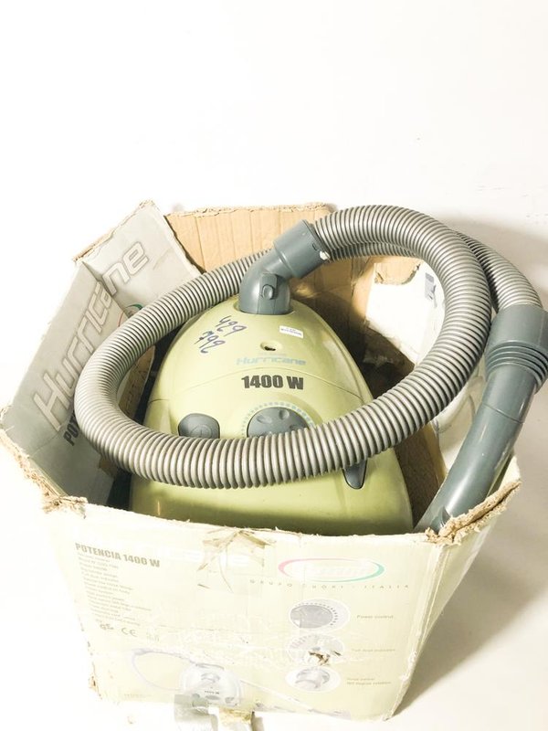 Aspiradora Hurricane Cuori 1400W con Accesorios - imagen 1