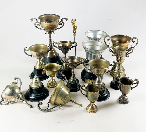 Lote siguiente: Tropheos de Tenis de Oro y Plata
