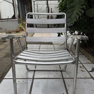 Lote siguiente: Silla Plegable de Aluminio Plateada