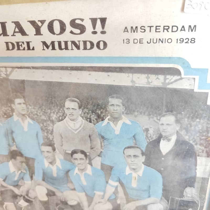Antiguo poster original de 1928 enmarcado del momento en que Uruguay sale campeón del mundo en los juegos olímpicos de Amsterdam 1928 - imagen 3