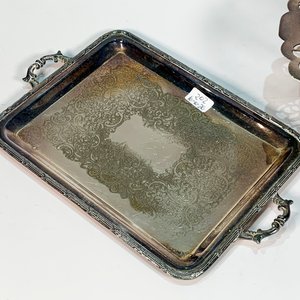 Bandeja y Centro de Mesa Metálicos con Detalles Labrados y Calados - imagen 2