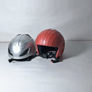 Lote anterior: Dos Cascos para Bicicleta: Uno Plateado Julbo y Uno Rojo Uvex